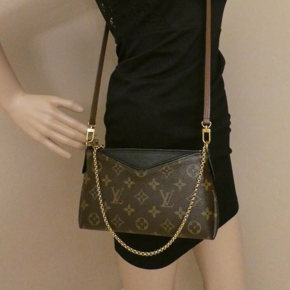 ⛔️SOLD⛔️Pallas Noir/Black Chain Crossbody (GI2176) - Picture 16 of 16